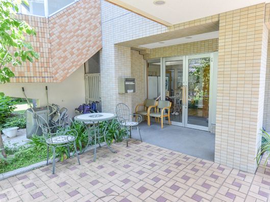 建物入り口の様子
