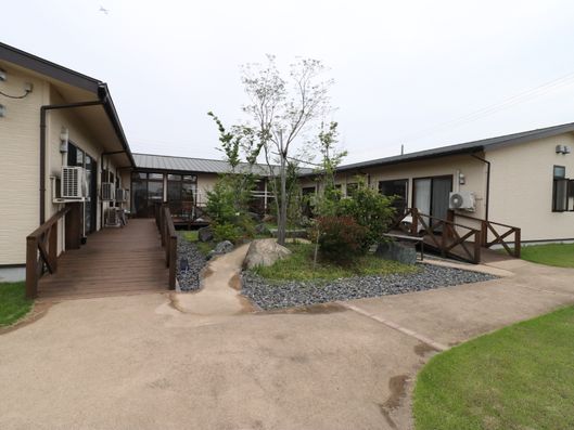 テラスからの小路