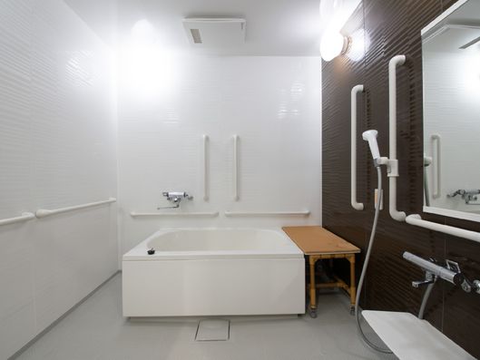 腰掛けがあるお風呂場