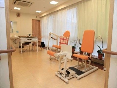 リハビリのための器具の設置されたコーナー。