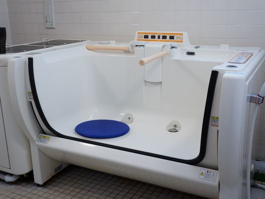 安全に配慮した特別浴槽