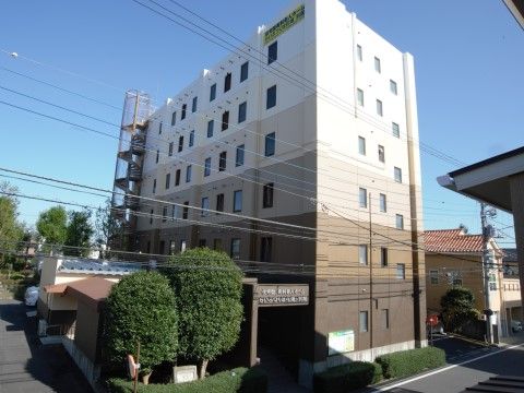 「らいふつくば花畑 別館」の外観。自然環境恵まれ、周りは低い建物が多く、見晴らしが良い施設である。