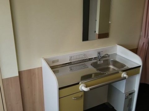 「らいふつくば花畑 別館」の居室・キッチン。簡単なお料理が行える、キッチンを設置している。