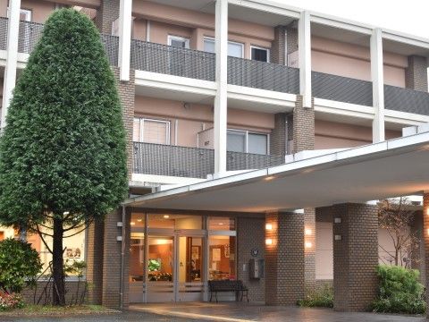 「ふくよかケアプラザ大平寺の森」外観。新しくご入居される皆様を心よりお待ちしております。