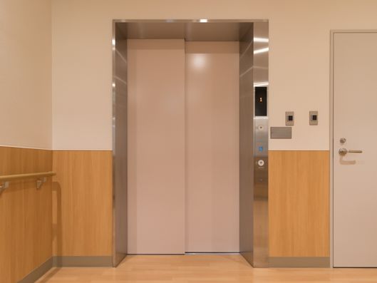 エレベーター前ホール