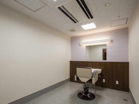施設内に美容室もあるので、急なお出かけのために身だしなみを整えたり髪型を変えて気分転換できる。いつまでもおしゃれを楽しみたい。