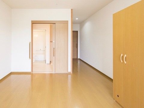 「サービス付高齢者向け住宅 ご隠居長屋 和楽久しらかわ」居室。スペースには余裕のある居室です。