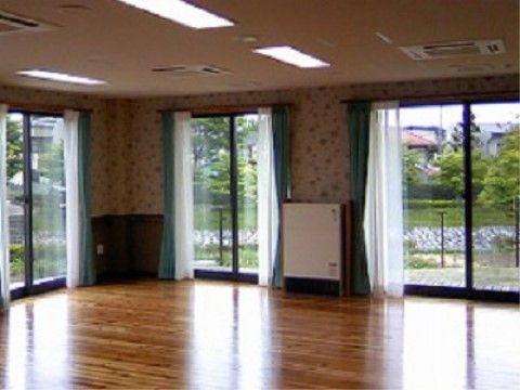 「サービス付高齢者向け住宅 ご隠居長屋 和楽久しらかわ」食堂。活気に満ち溢れる食堂です。