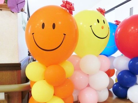 入居者様が生活を楽しむために用意されたカラフルな風船