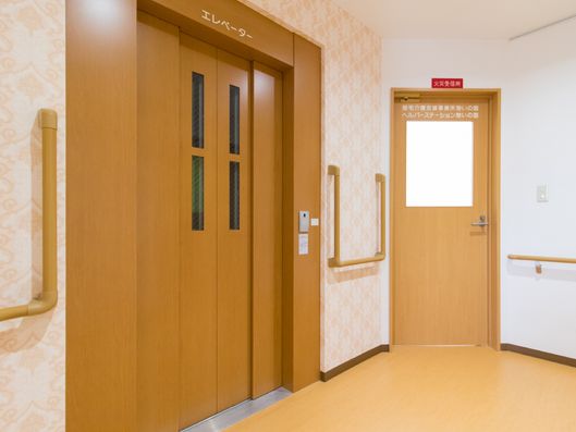 エレベーター前