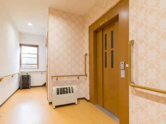 エレベーター前