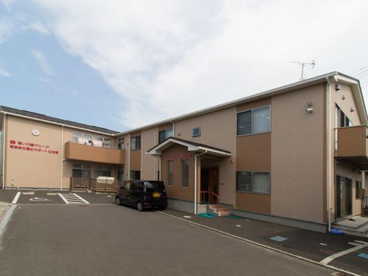 施設建物外観
