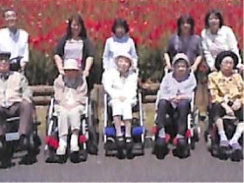 外出ケアを受ける入居者
