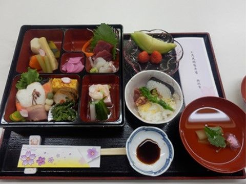「シルバーシティ 石神井 北館」のお食事。栄養バランスや色彩を考えて作られた、出来たての美味しいお食事を用意している。