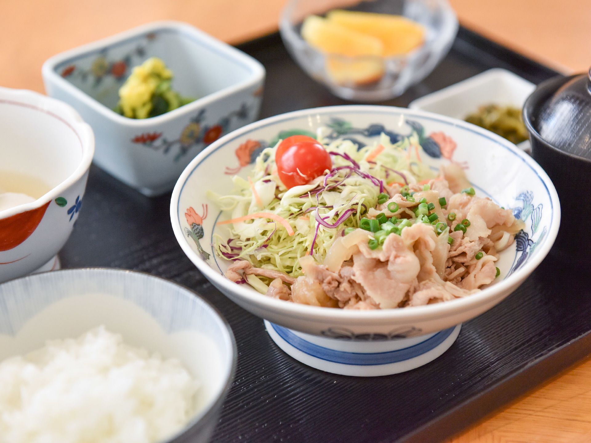健康面、栄養のバランス、おいしさ、食べ易さに配慮したお食事メニュー。洋食と和食から選ぶことができる。