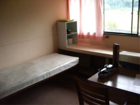 入居者様の体調に不安がある時や万が一の時のために看護スペースを設けており、ゆったりと安心してお過ごしいただける。
