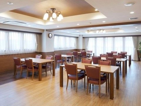 「ニチイホーム久が原」のリビング。様々な催事が催される広いスペース。
