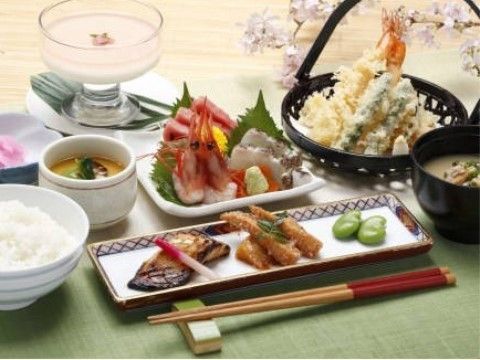 「ニチイホーム東船橋」のお食事。季節や行事にいただく、特別食もご用意している。