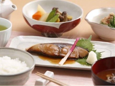 「ニチイホーム東船橋」のお食事。ご入居者様のお食事バランスを整えつつ、楽しんでもらえるようになっている。