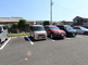 介護施設の駐車場と外観