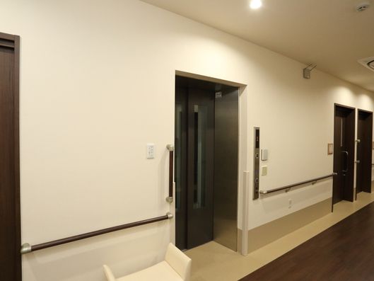 エレベーター前