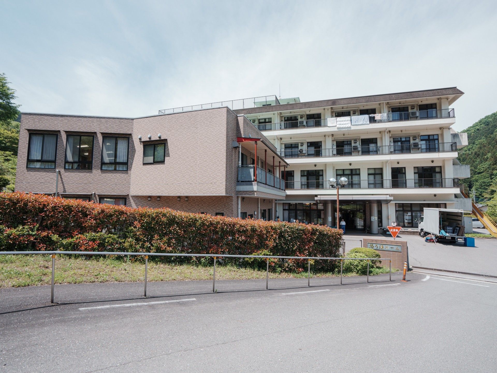 多階層の建物正面