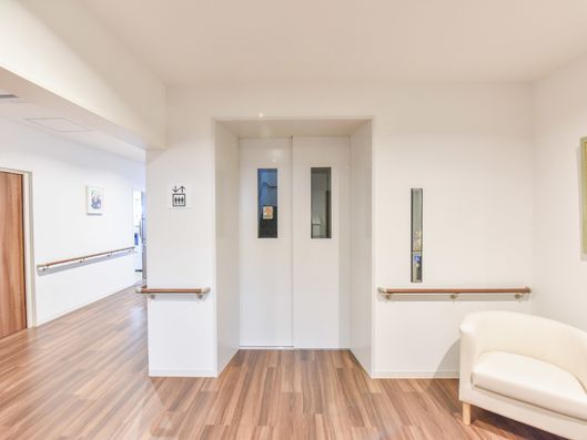 エレベーター前