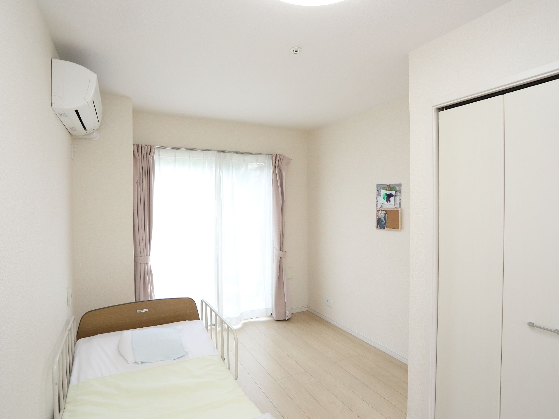 外を眺めながらホッと一息つける場所としてサンルームがあります。談笑する場や、ひとりで気軽にのんびりもできます。