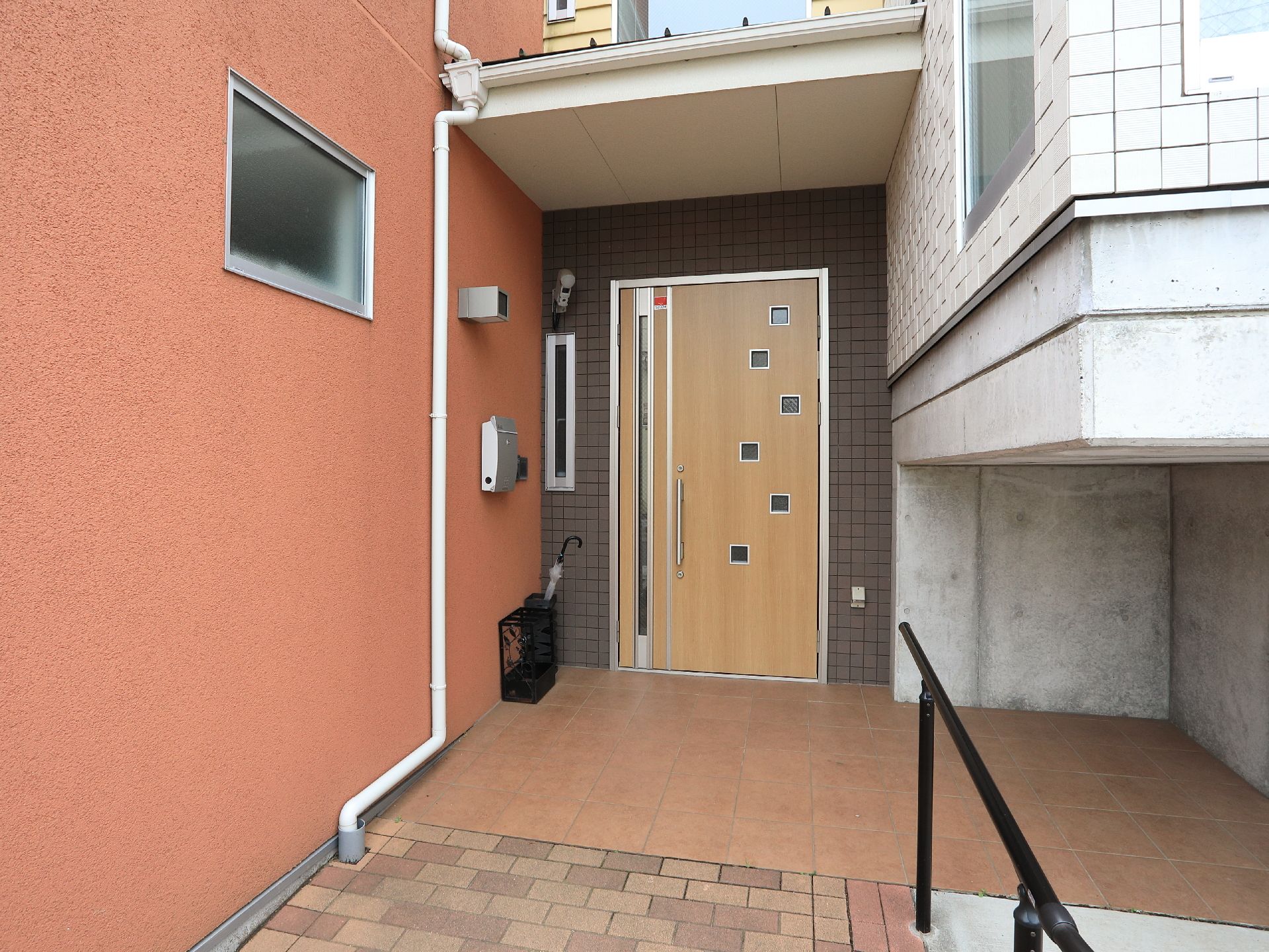 内装部分にもこだわりがあり、壁には体にやさしい漆喰が使われています。湿度を保つのにも一役かっています。