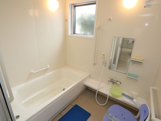 高い天井が開放感を与えてくれるダイニング