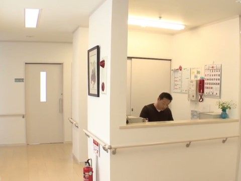 各ユニットのフロアに設けられている受付を兼ねたスタッフルーム