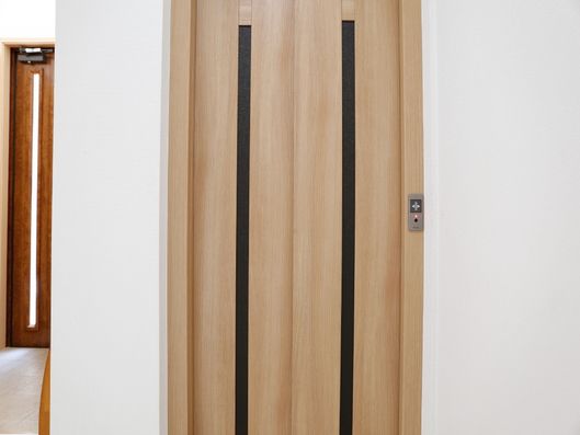 扉にも工夫があります。