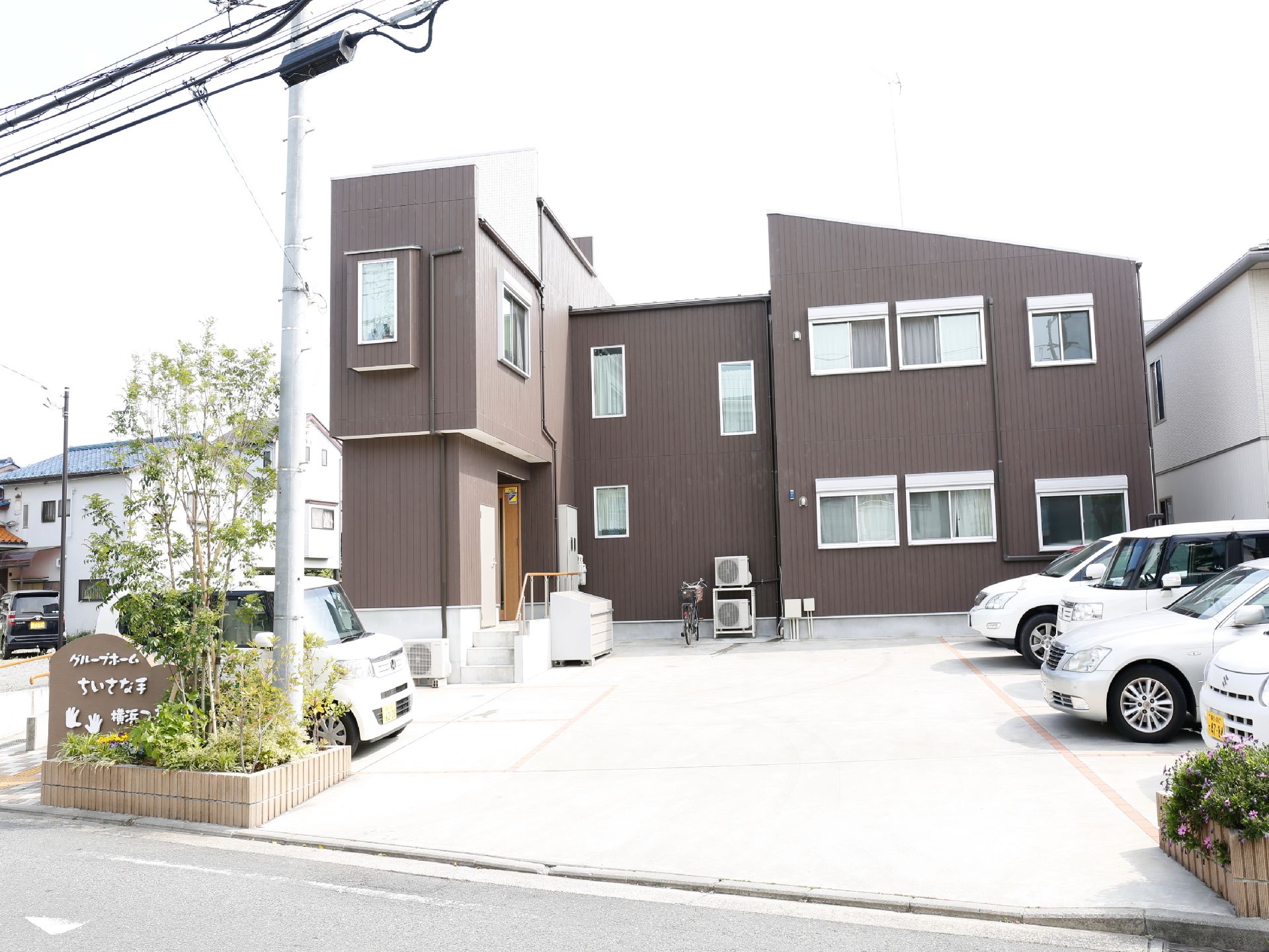 外観はモダンな雰囲気でとてもお洒落。こんなグループホームもあるんです。一般住宅と間違えてしまうほど。