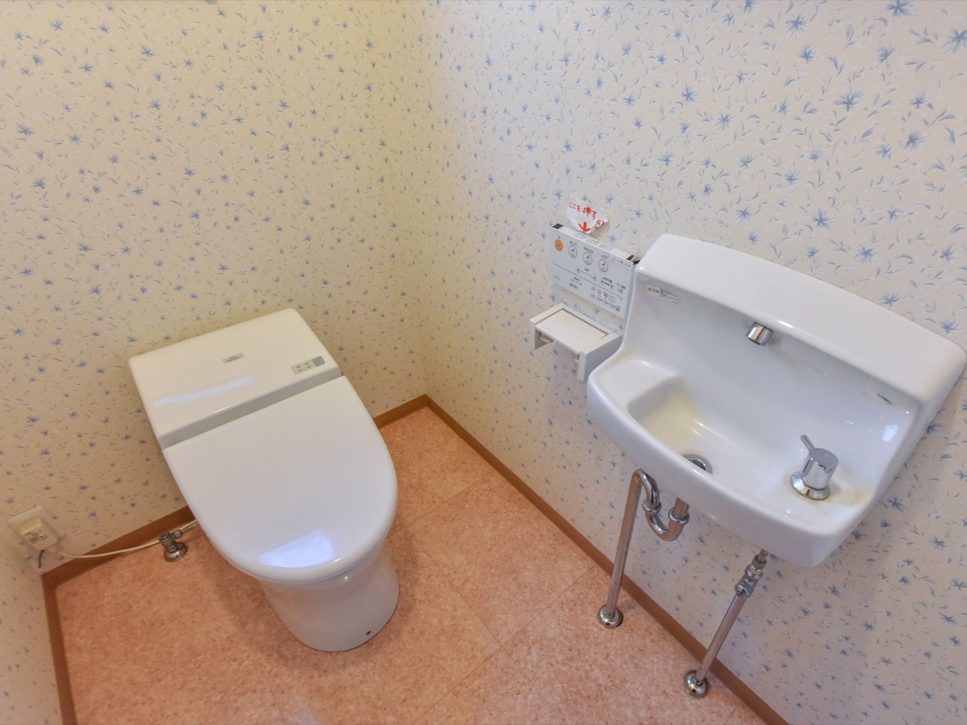 トイレは一般家庭にあるものと変わらないので、違和感なく使用することができる。若干ではあるが広めに作られているので、窮屈感がない。