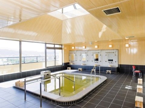 施設の最上階に設けられている広々とした天然温泉展望大浴場
