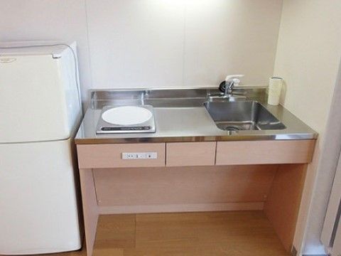 居室にはコンパクトなキッチンが備わっているので、施設でのお食事以外にもおやつや夜食など、気軽に調理していただける。