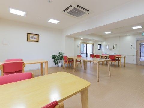 「住宅型有料老人ホーム Jsハウス川越新宿」食堂。皆様の健康をお守りする栄養満点のお食事をご提供させていただきます。