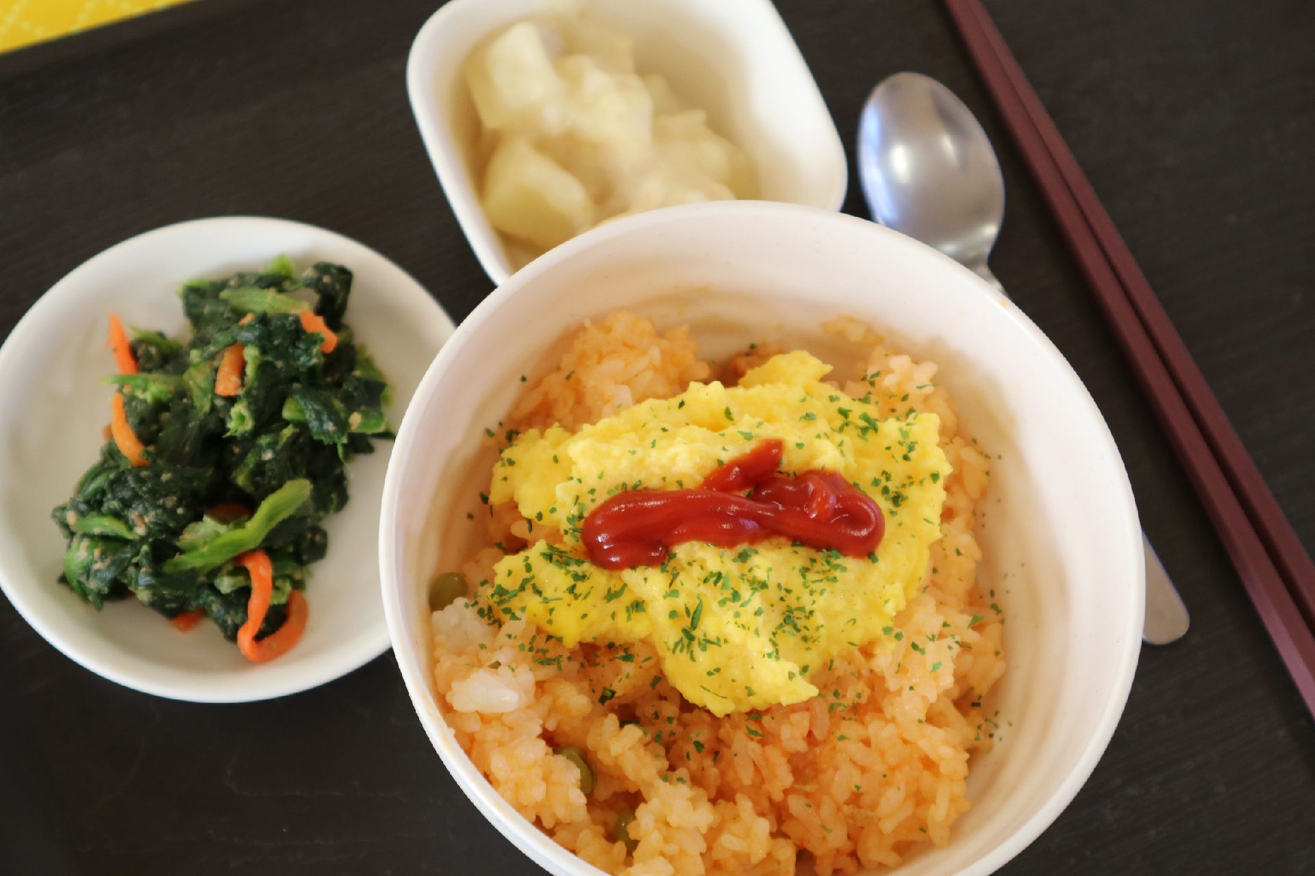 「住宅型有料老人ホーム J'sハウス川越新宿」お食事。栄養バランスのよいお食事をご提供させていただきます。