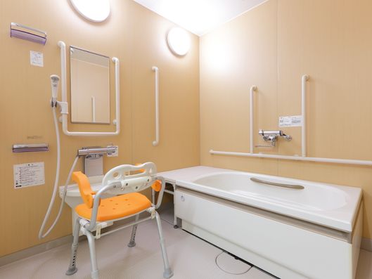 バリアフリー化された浴室