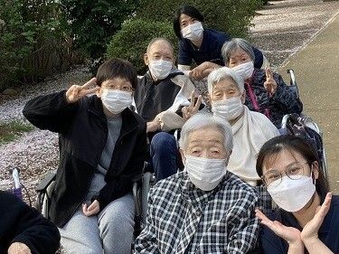 笑顔の集い中庭