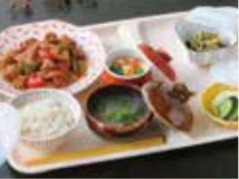 彩り豊かな食事の膳