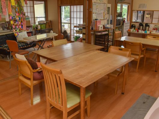 落ち着いた雰囲気のリビングルーム