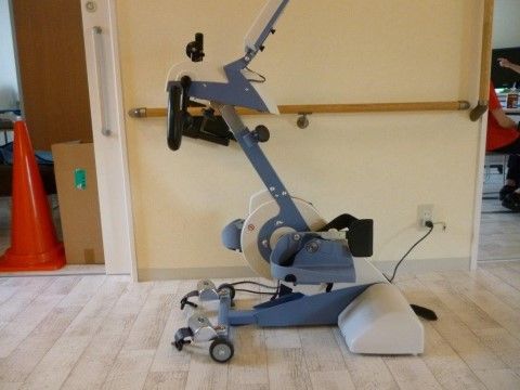 「住宅型有料老人ホーム スミカ春日井」のトレーニング機器。低下した筋力を高めて、体つくりに貢献する。