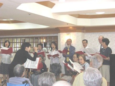 敬老園ロイヤルヴィラ東京武蔵野のイベント。音楽鑑賞会や合唱会など様々なイベントを開催している。