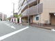 街中の介護施設外観