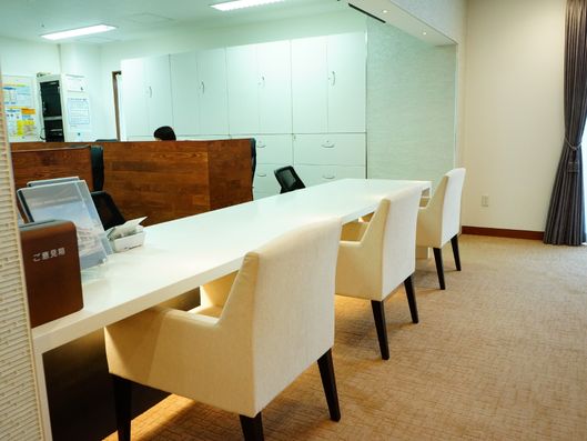 受付カウンター3