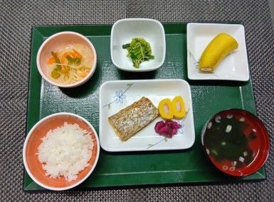 彩り豊かな食事の膳