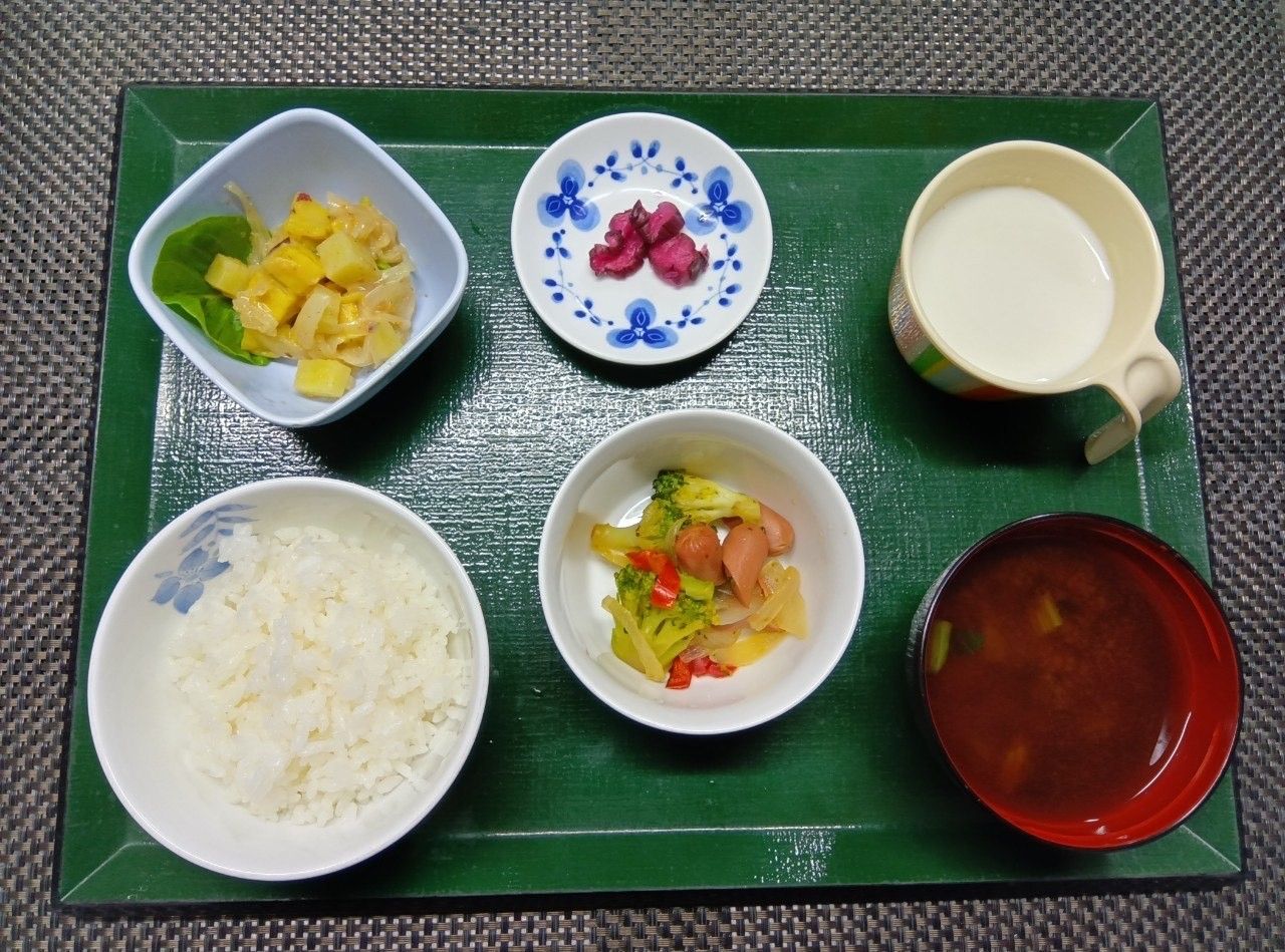 彩り豊かな食事の膳