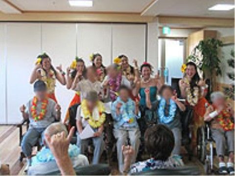 施設内で行われているイベントでの、入居者様の集合写真