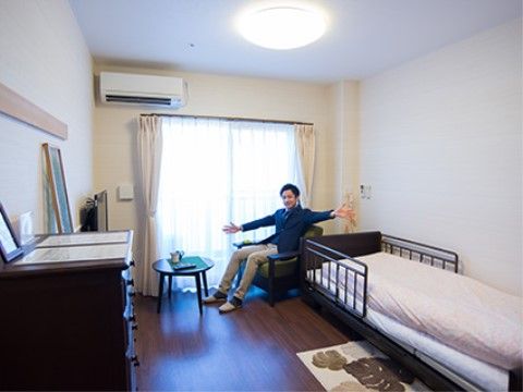 イルミーナやまとの居室。きれいな内装とこだわったインテリアのついた居室は完全個室制です。